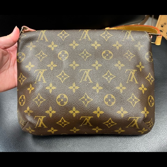 Louis Vuitton Tango w/ Long strap - Picture 4 of 16